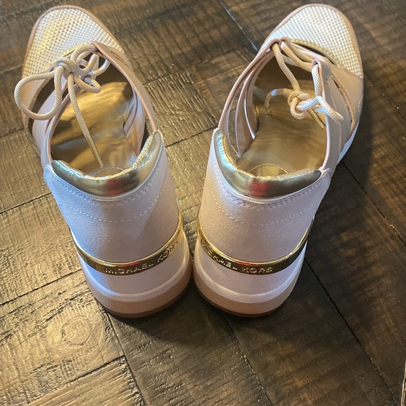 Beige white and gold platform lightweight Michael Kors sneaker’s - Picture 3 of 8